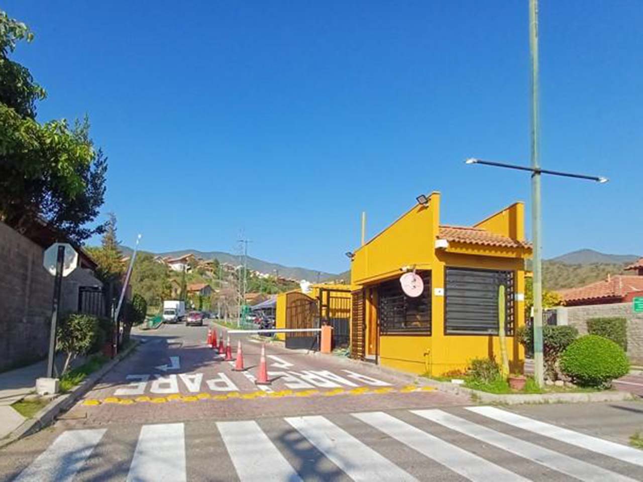 Los Abedules 1320 - Imagen 1