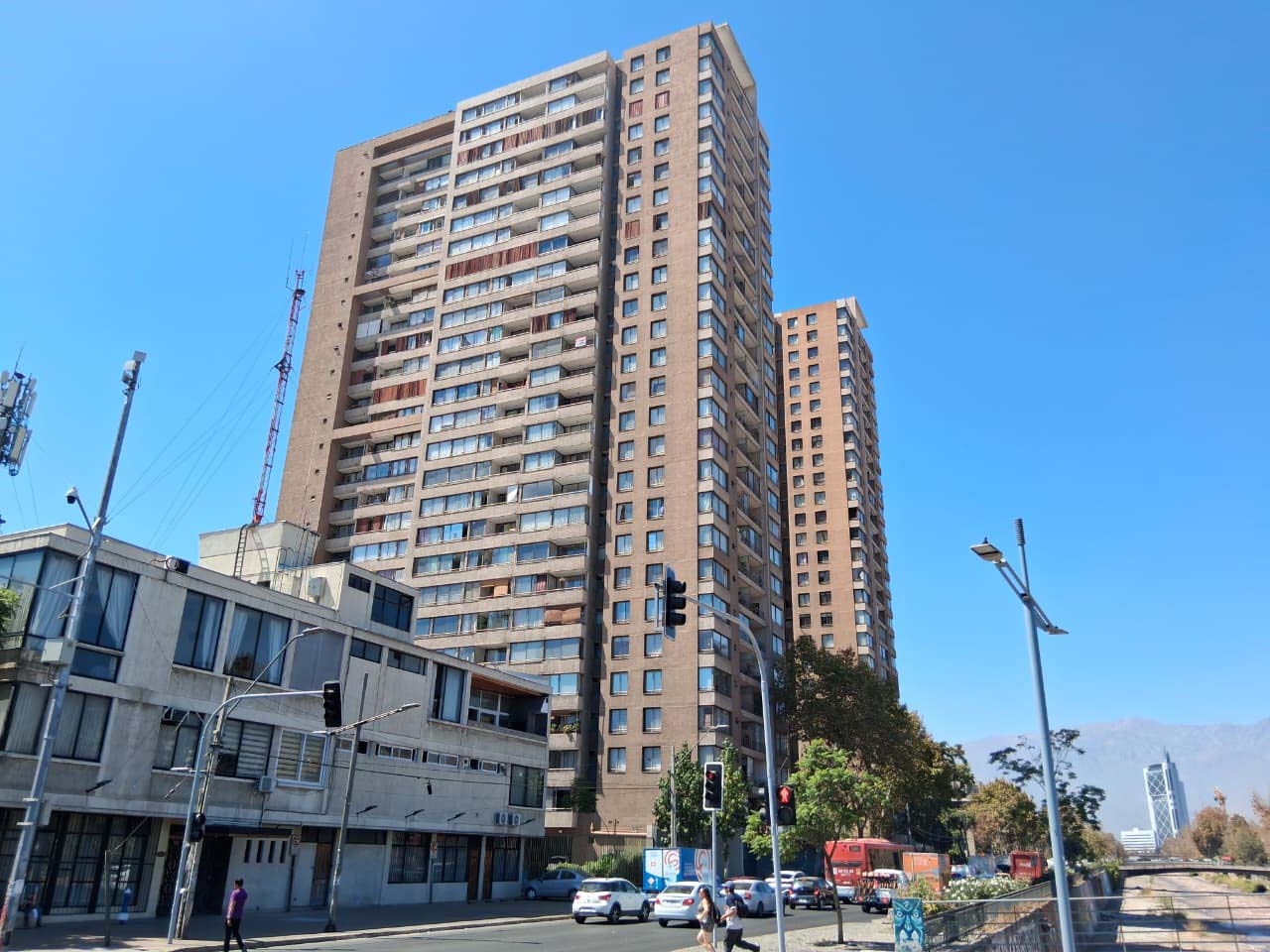 Av. Santa María 571, Depto. 908