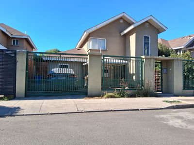 Av. Los Nogales 1336, Casa 91