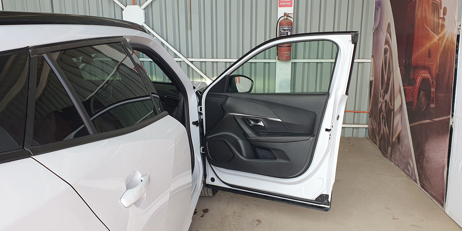 PEUGEOT 2008 BLUE HDI 130 EAT8 1.5 AUT - Imagen 25
