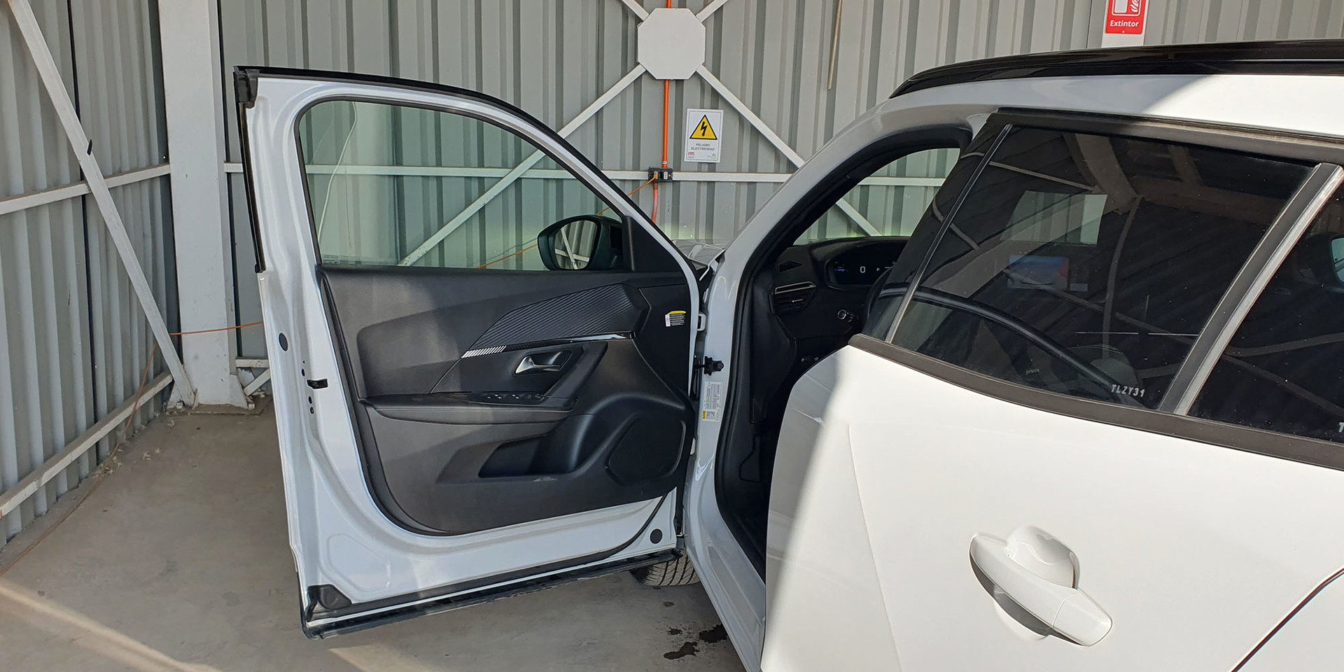 PEUGEOT 2008 BLUE HDI 130 EAT8 1.5 AUT - Imagen 24