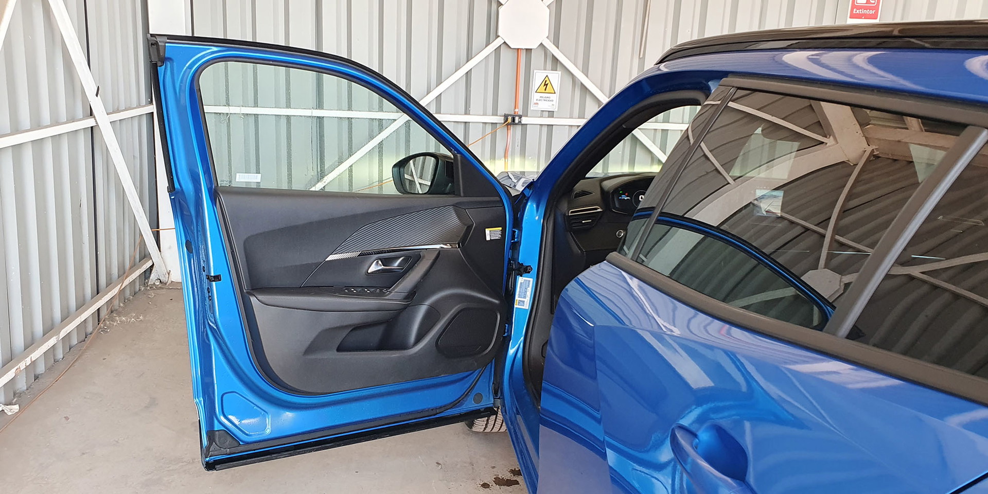 PEUGEOT 2008 BLUE HDI 130 EAT8 1.5 AUT - Imagen 24
