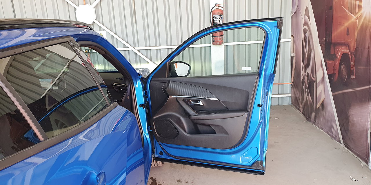 PEUGEOT 2008 BLUE HDI 130 EAT8 1.5 AUT - Imagen 25