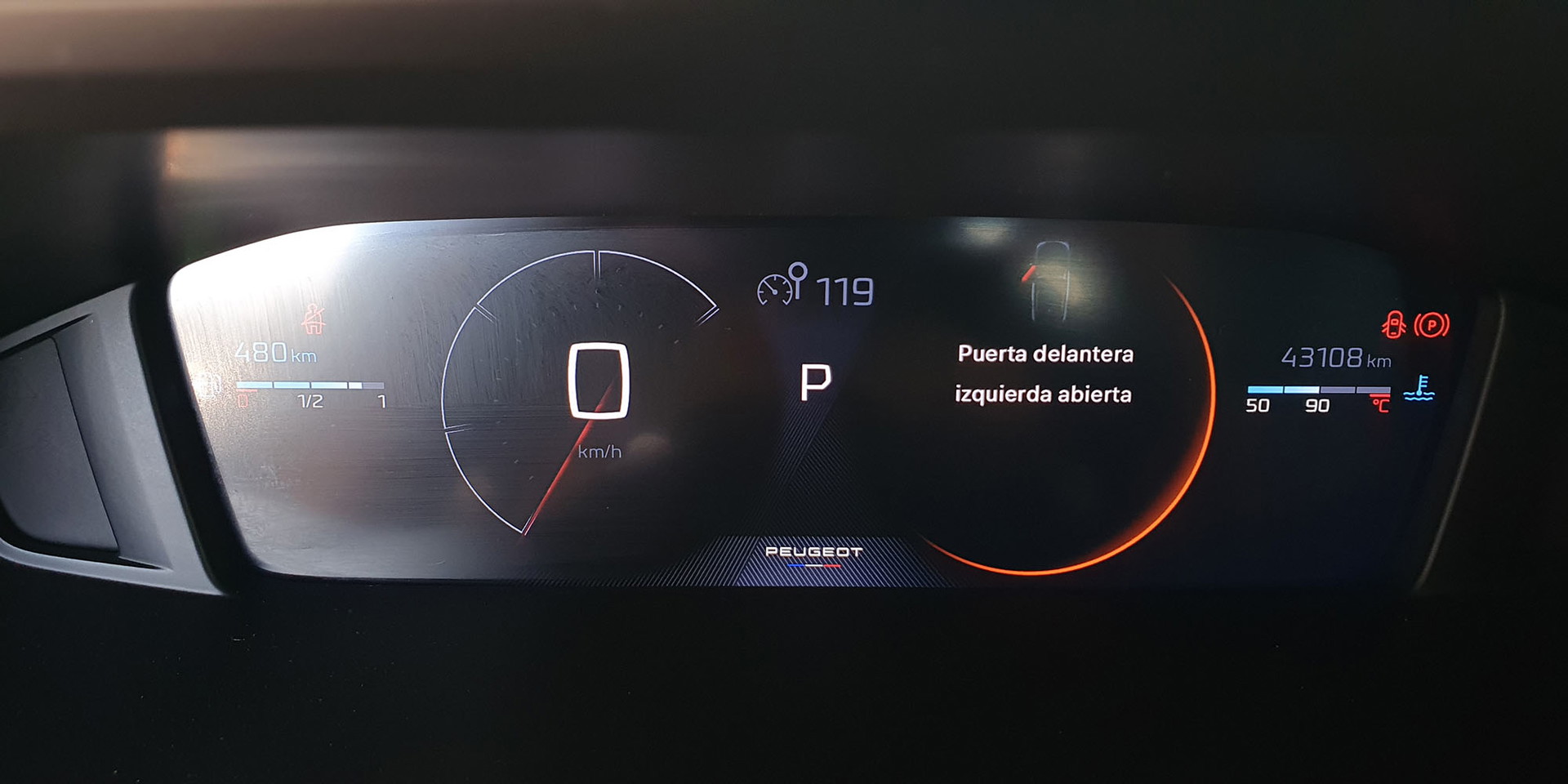 PEUGEOT 2008 BLUE HDI 130 EAT8 1.5 AUT - Imagen 21
