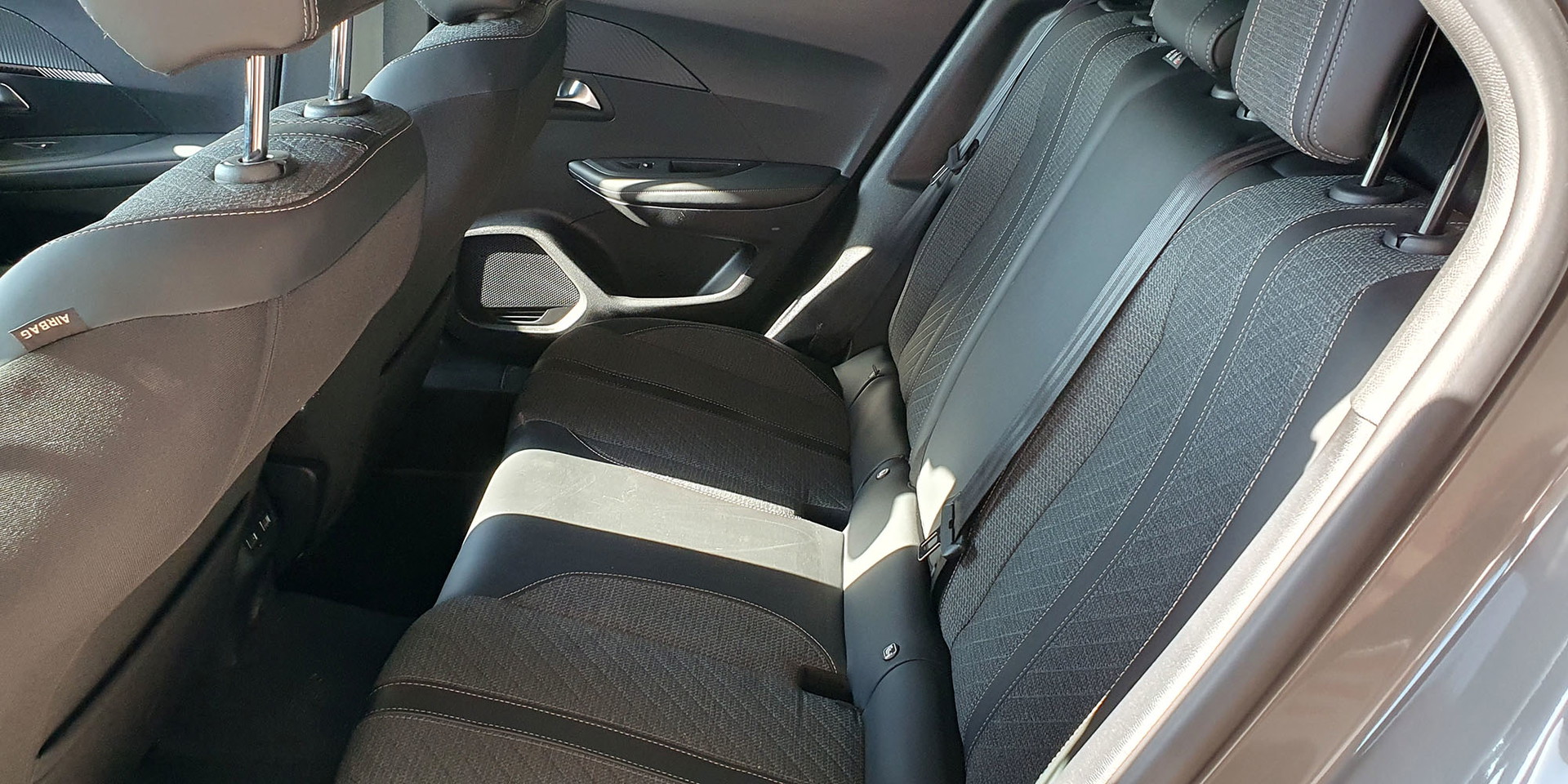 PEUGEOT 2008 BLUE HDI 130 EAT8 1.5 AUT - Imagen 23