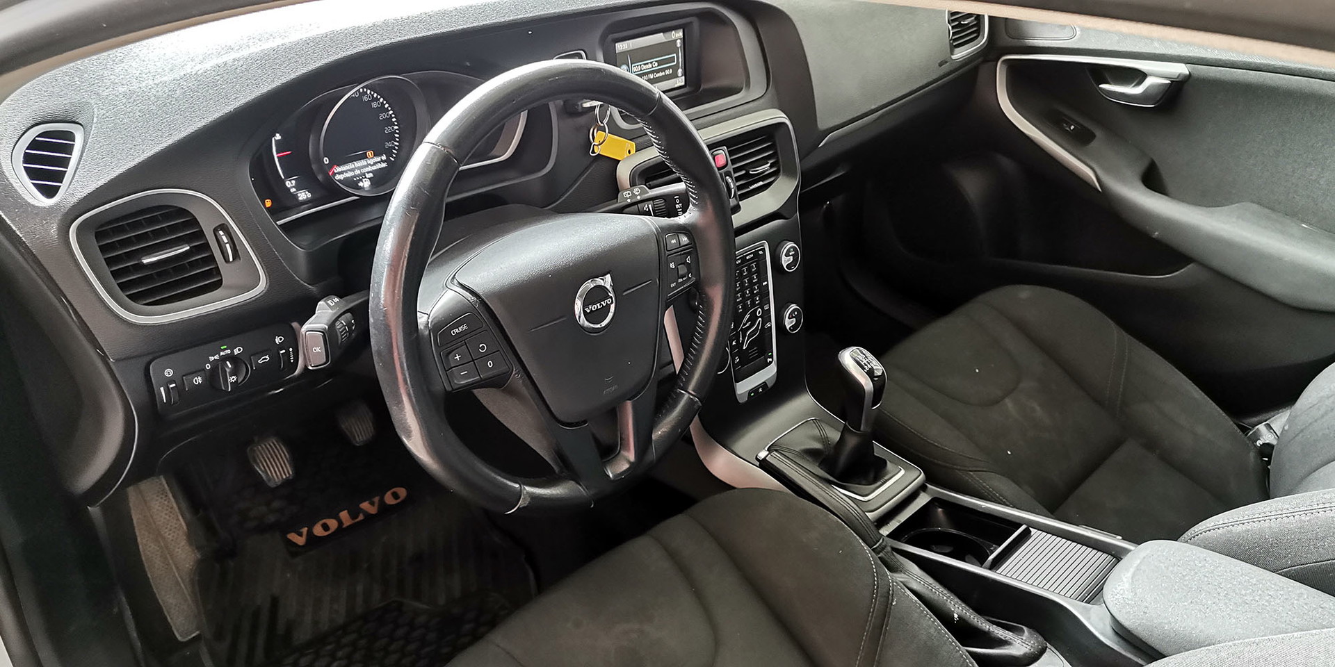 VOLVO V40 T3 2.0 - Imagen 18