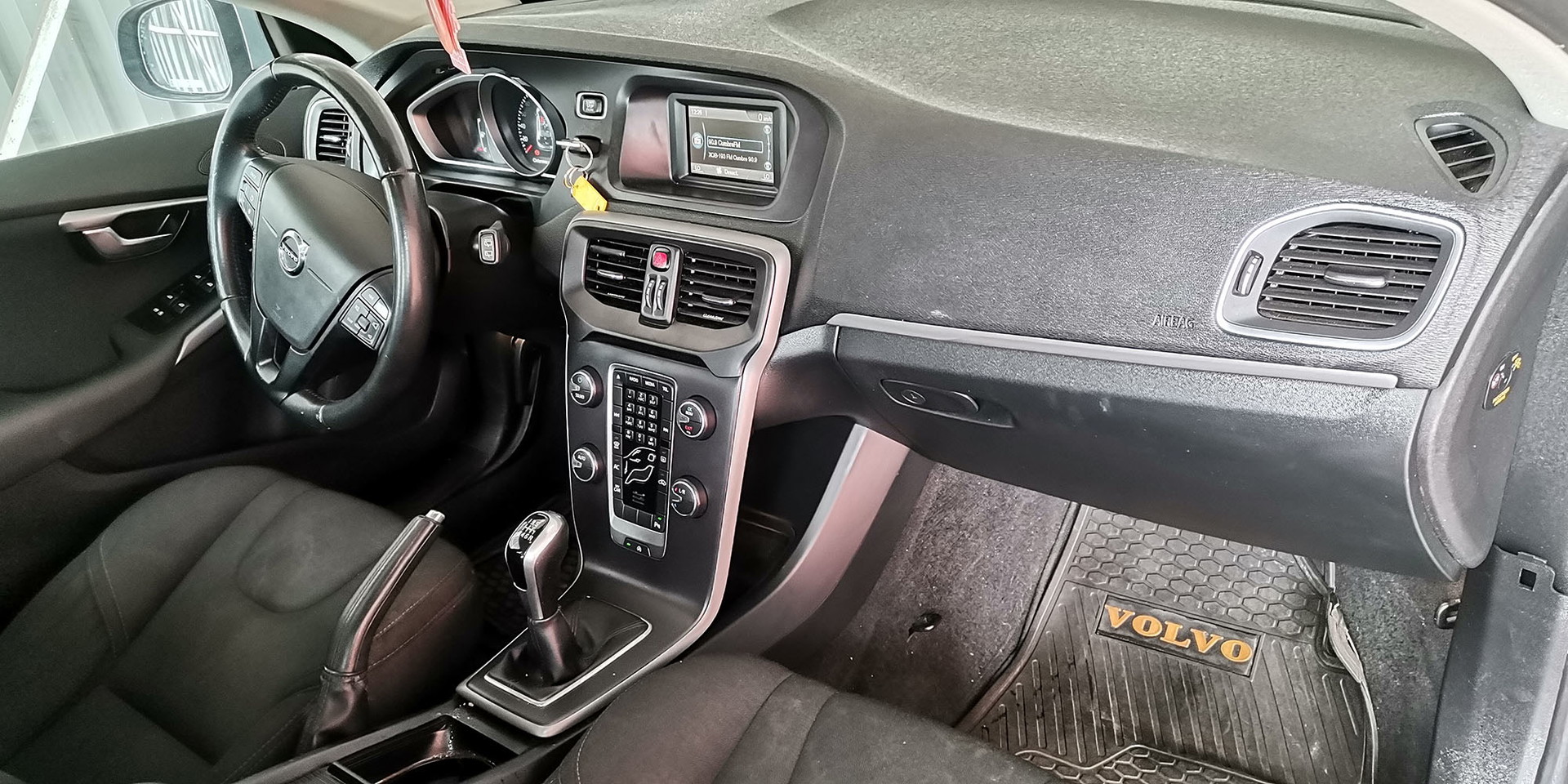VOLVO V40 T3 2.0 - Imagen 19