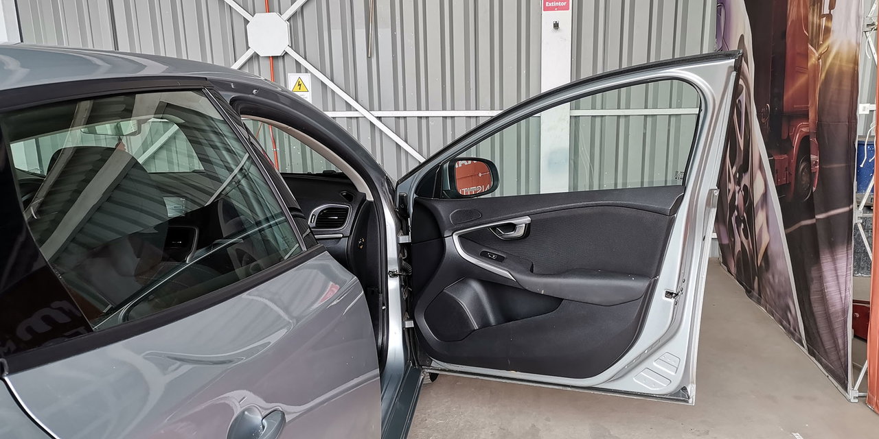 VOLVO V40 T3 2.0 - Imagen 25