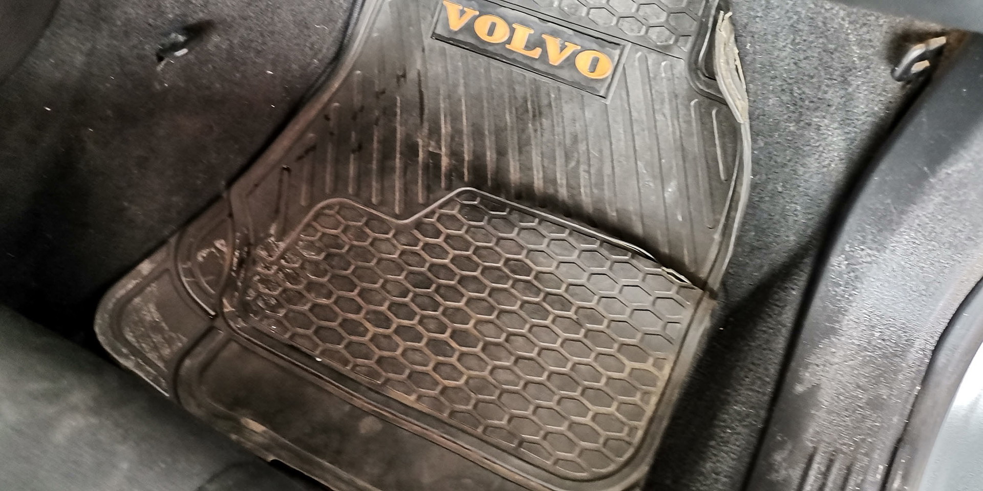 VOLVO V40 T3 2.0 - Imagen 27