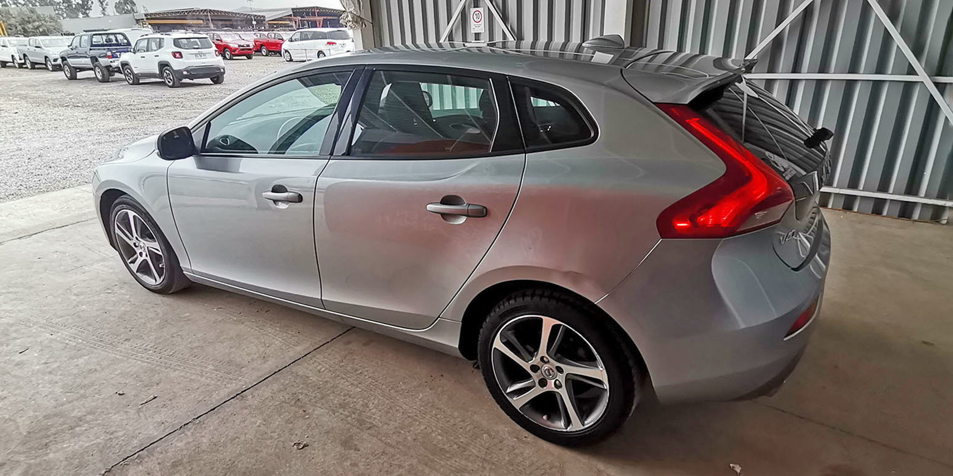 VOLVO V40 T3 2.0 - Imagen 7