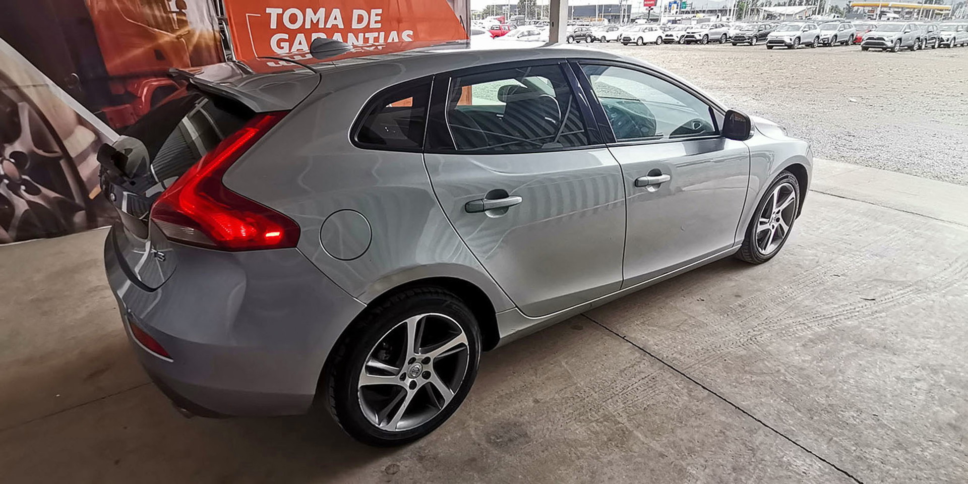 VOLVO V40 T3 2.0 - Imagen 8