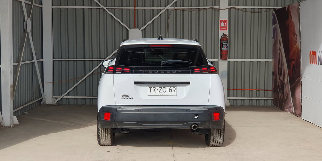 PEUGEOT 2008 BLUE HDI 130 EAT8 1.5 AUT - Imagen 9