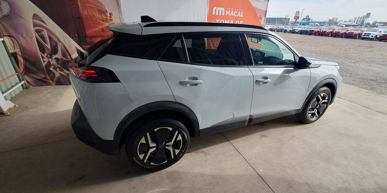 PEUGEOT 2008 BLUE HDI 130 EAT8 1.5 AUT - Imagen 8