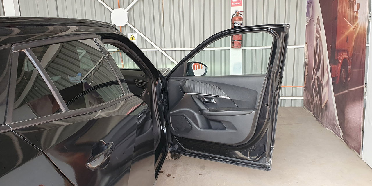 PEUGEOT 2008 BLUE HDI 130 EAT8 1.5 AUT - Imagen 25