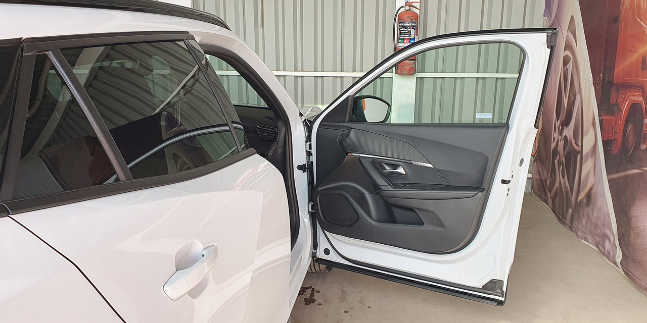 PEUGEOT 2008 BLUE HDI 130 EAT8 1.5 AUT - Imagen 25