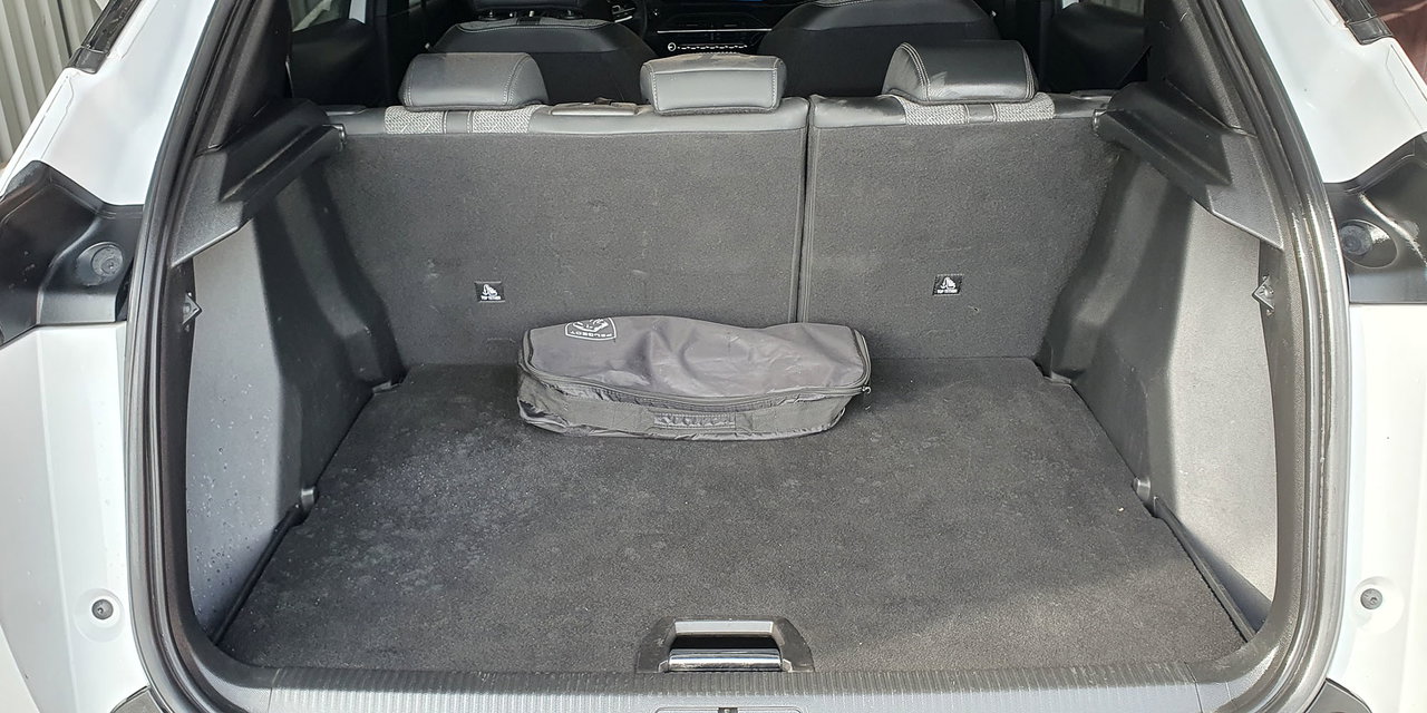 PEUGEOT 2008 BLUE HDI 130 EAT8 1.5 AUT - Imagen 11
