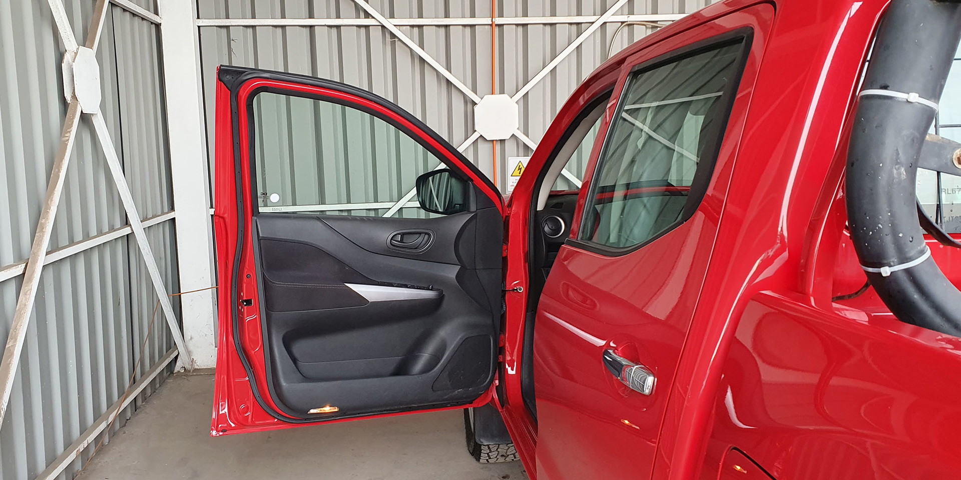 NISSAN NAVARA DC 4X4 2.3 - Imagen 24