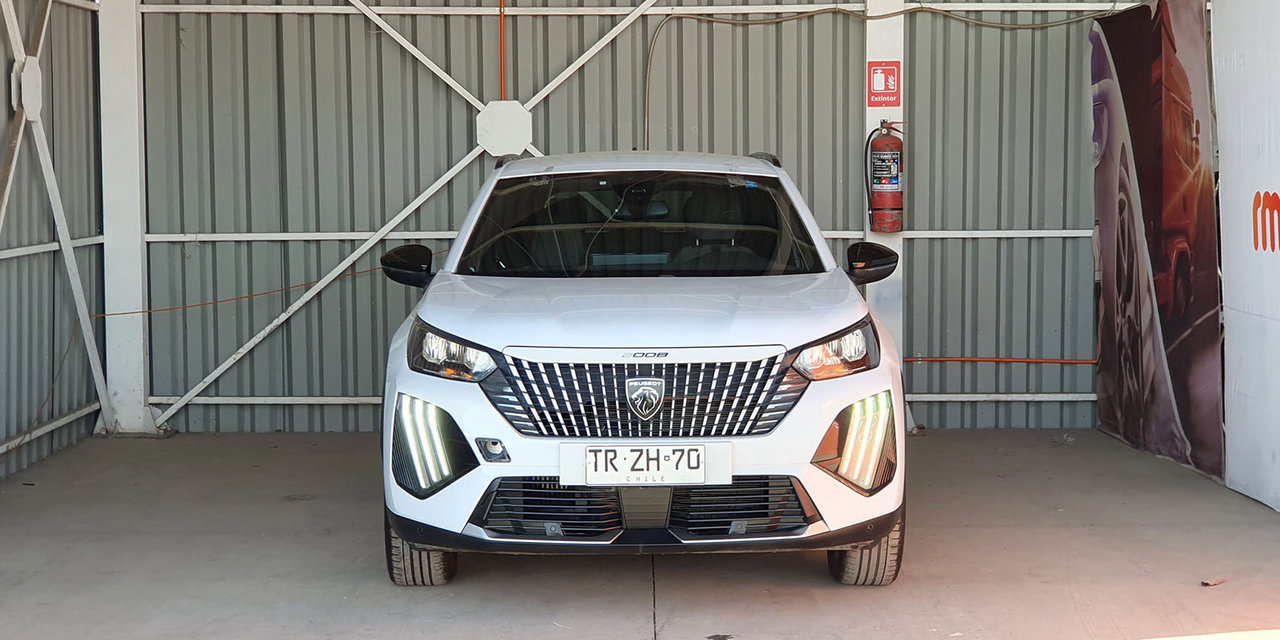 PEUGEOT 2008 BLUE HDI 130 EAT8 1.5 AUT - Imagen 6