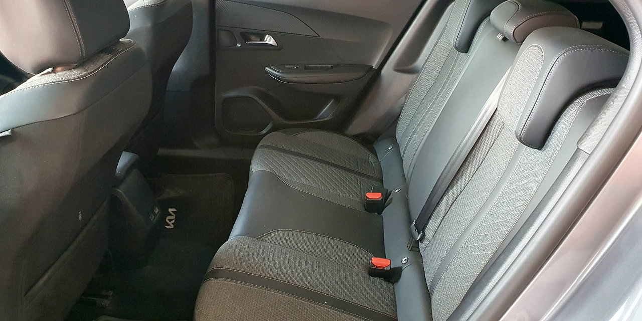 PEUGEOT 2008 BLUE HDI 130 EAT8 1.5 AUT - Imagen 23