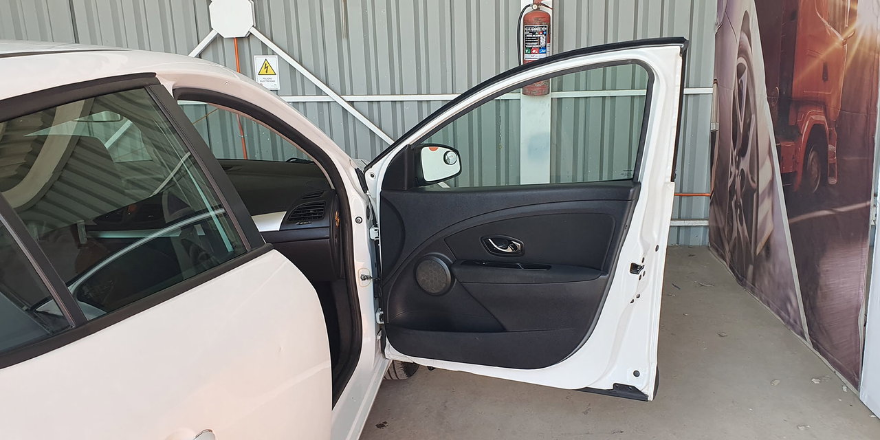 RENAULT MEGANE III - Imagen 25