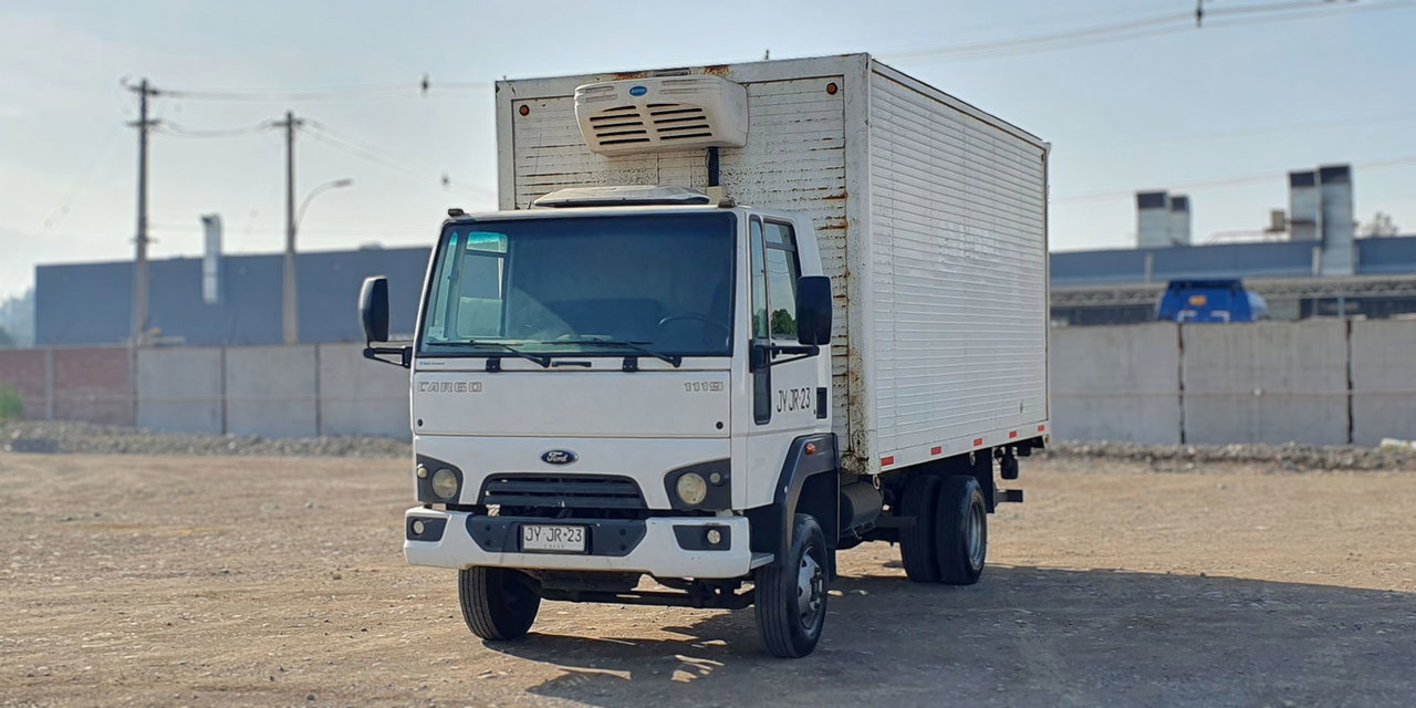 FORD CARGO + BATERÍA NUEVA - Imagen 1