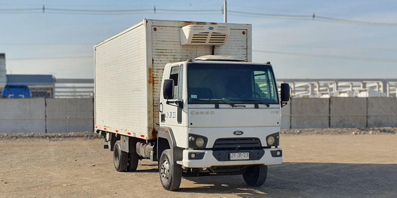 FORD CARGO + BATERÍA NUEVA - Imagen 2