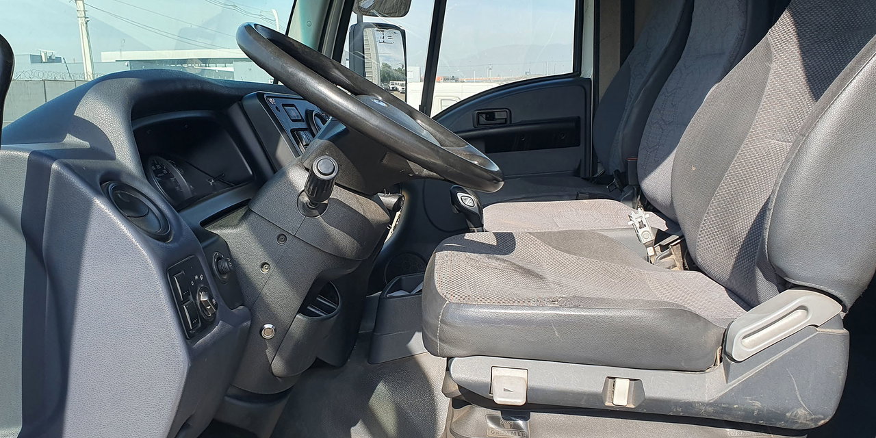 FORD CARGO + 2 BATERÍAS NUEVAS - Imagen 18