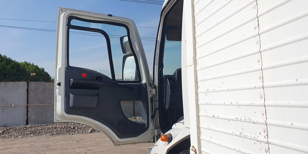 FORD CARGO + 2 BATERÍAS NUEVAS - Imagen 19