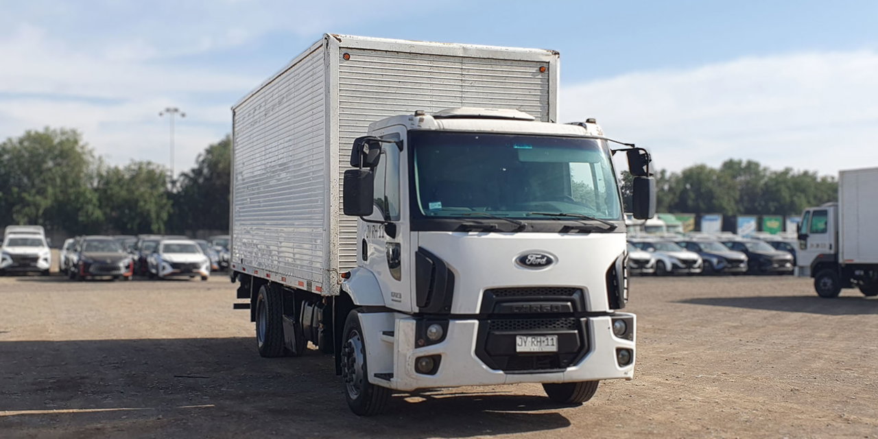FORD CARGO + 2 BATERÍAS NUEVAS - Imagen 2