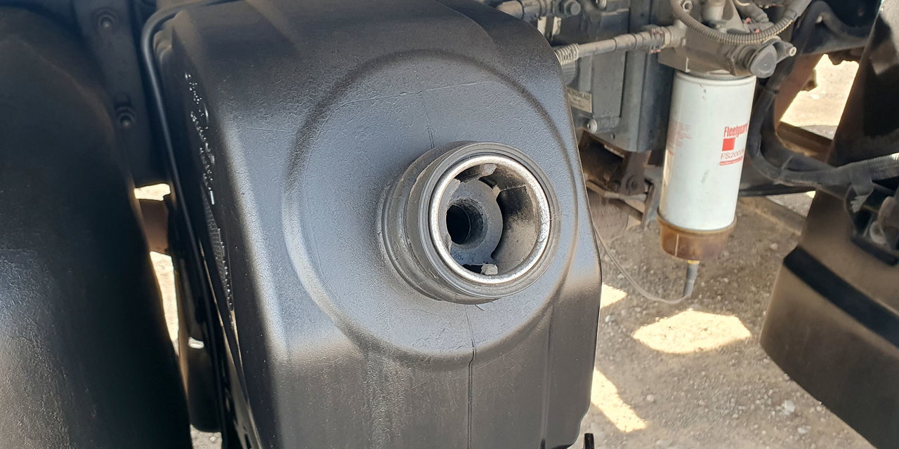 FORD CARGO + 2 BATERÍAS NUEVAS - Imagen 29