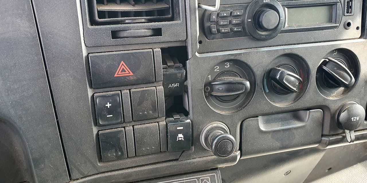 FORD CARGO + 2 BATERÍAS NUEVAS - Imagen 52