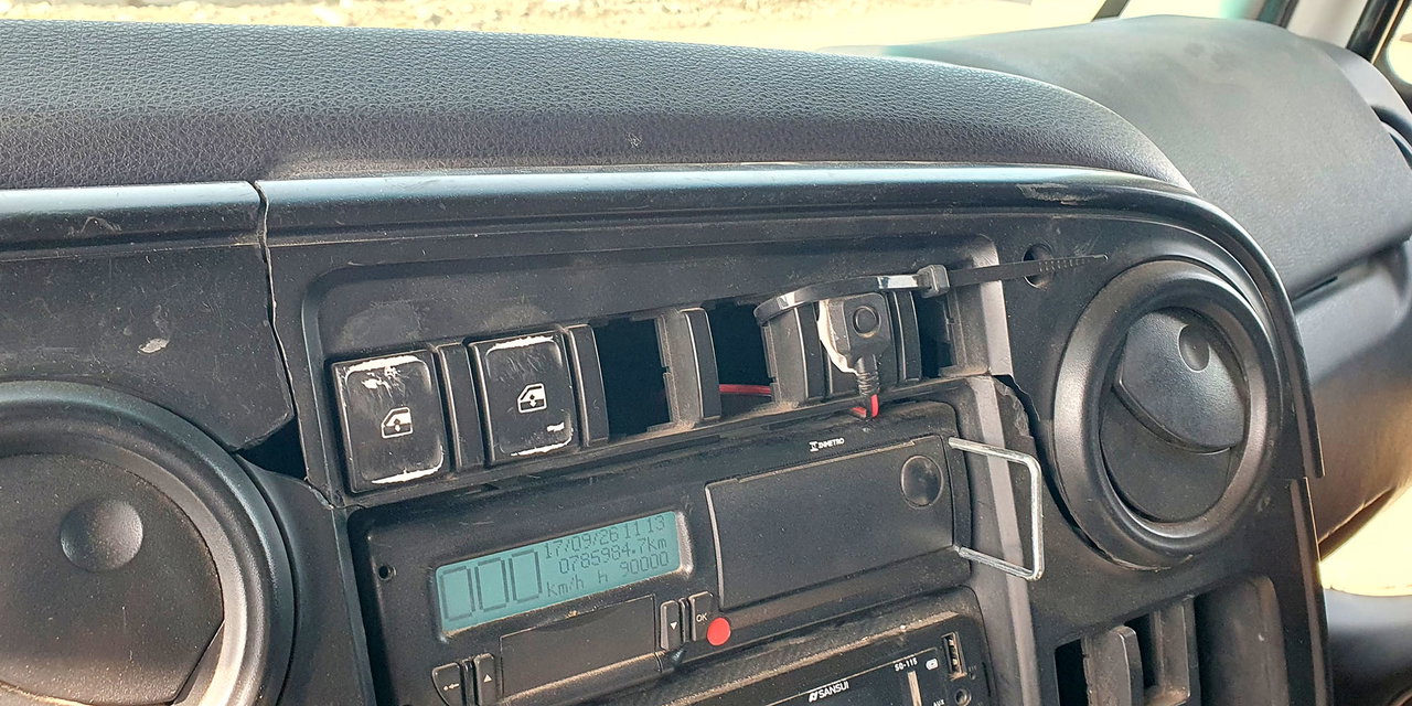 FORD CARGO + 2 BATERÍAS NUEVAS - Imagen 54