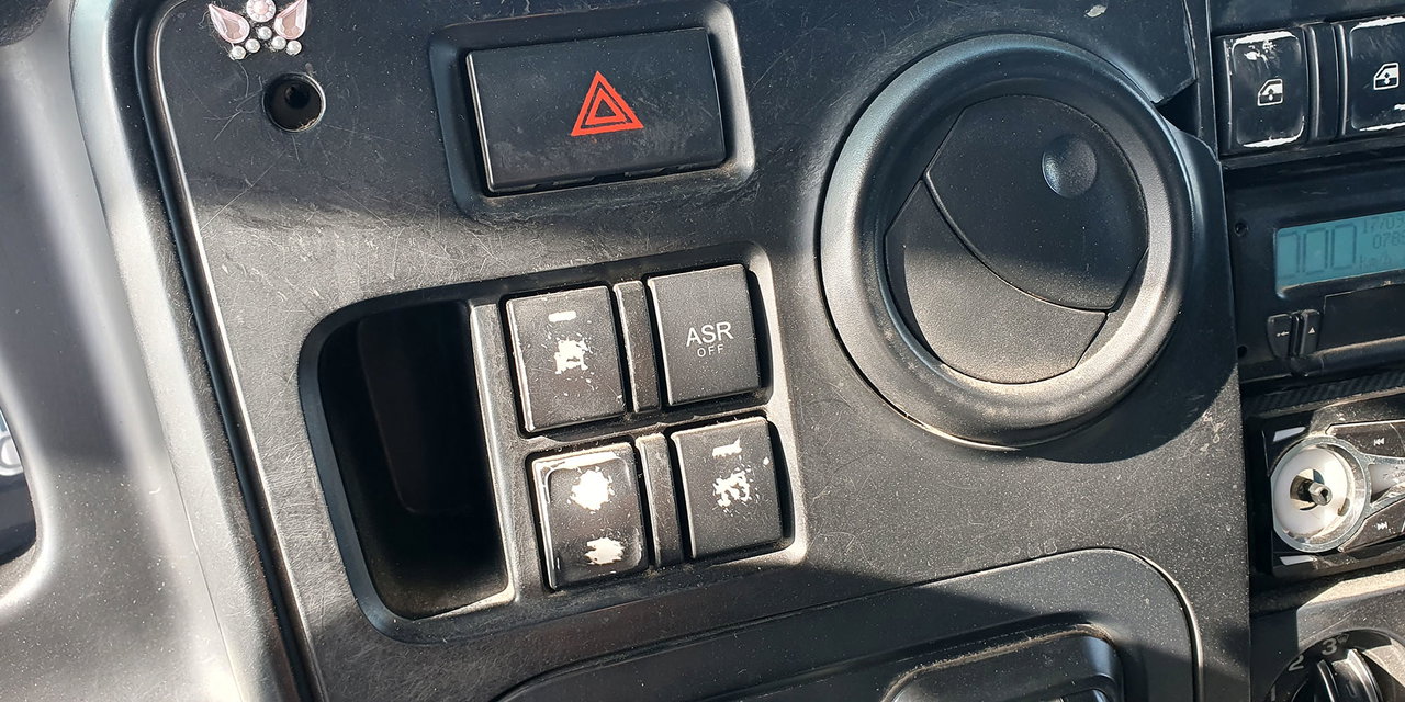FORD CARGO + 2 BATERÍAS NUEVAS - Imagen 55