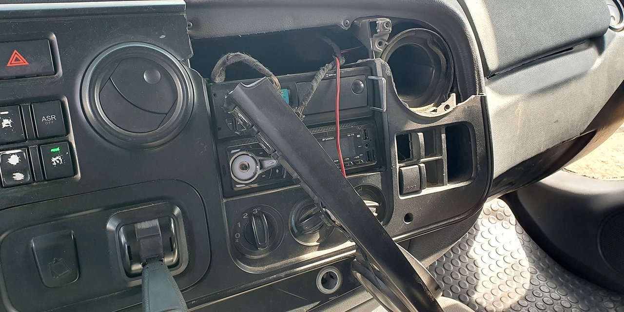 FORD CARGO + 2 BATERÍAS NUEVAS - Imagen 57