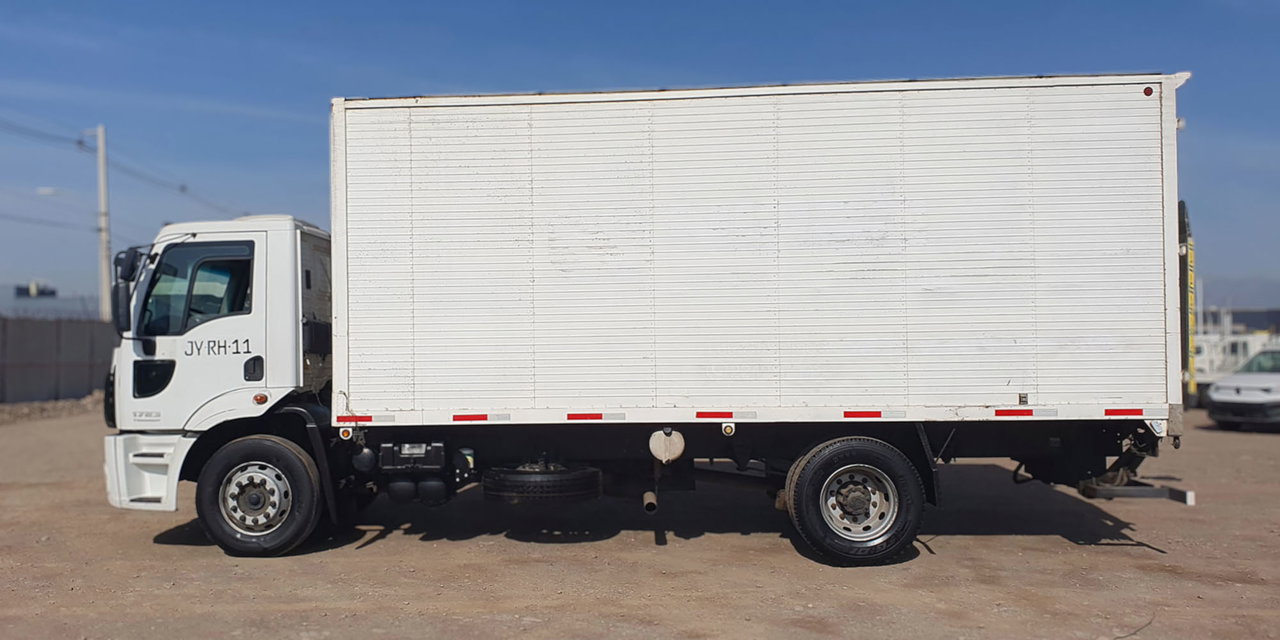 FORD CARGO + 2 BATERÍAS NUEVAS - Imagen 7