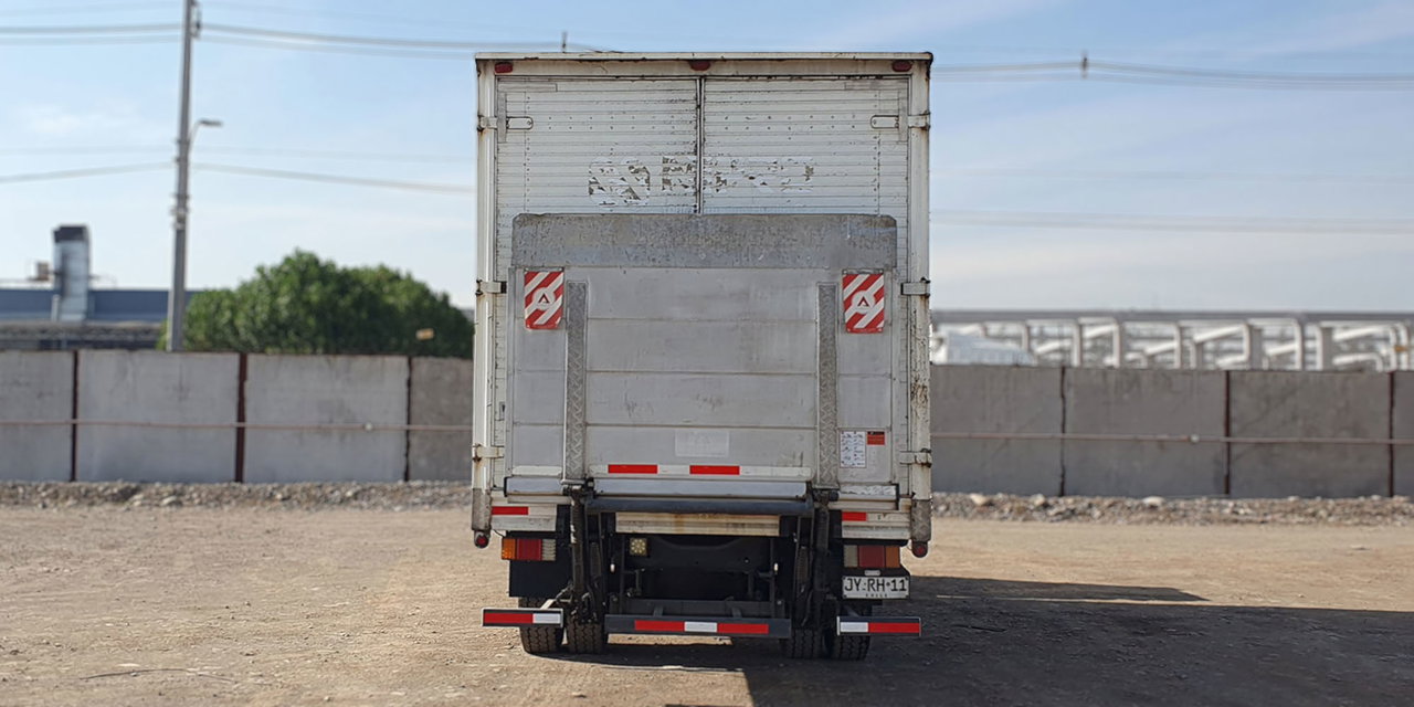 FORD CARGO + 2 BATERÍAS NUEVAS - Imagen 9