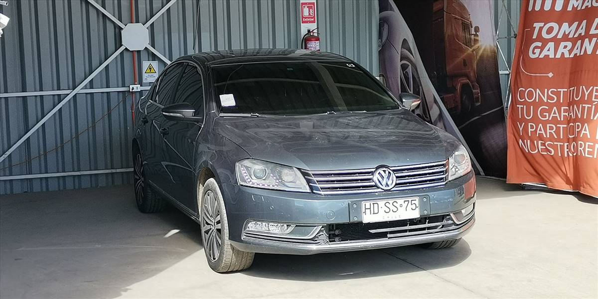 VOLKSWAGEN PASSAT LUXURY 2.0 AUT - Imagen 1