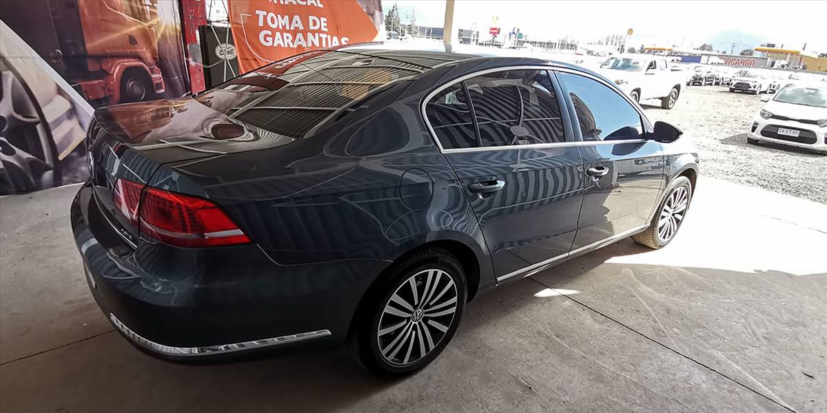 VOLKSWAGEN PASSAT LUXURY 2.0 AUT - Imagen 11