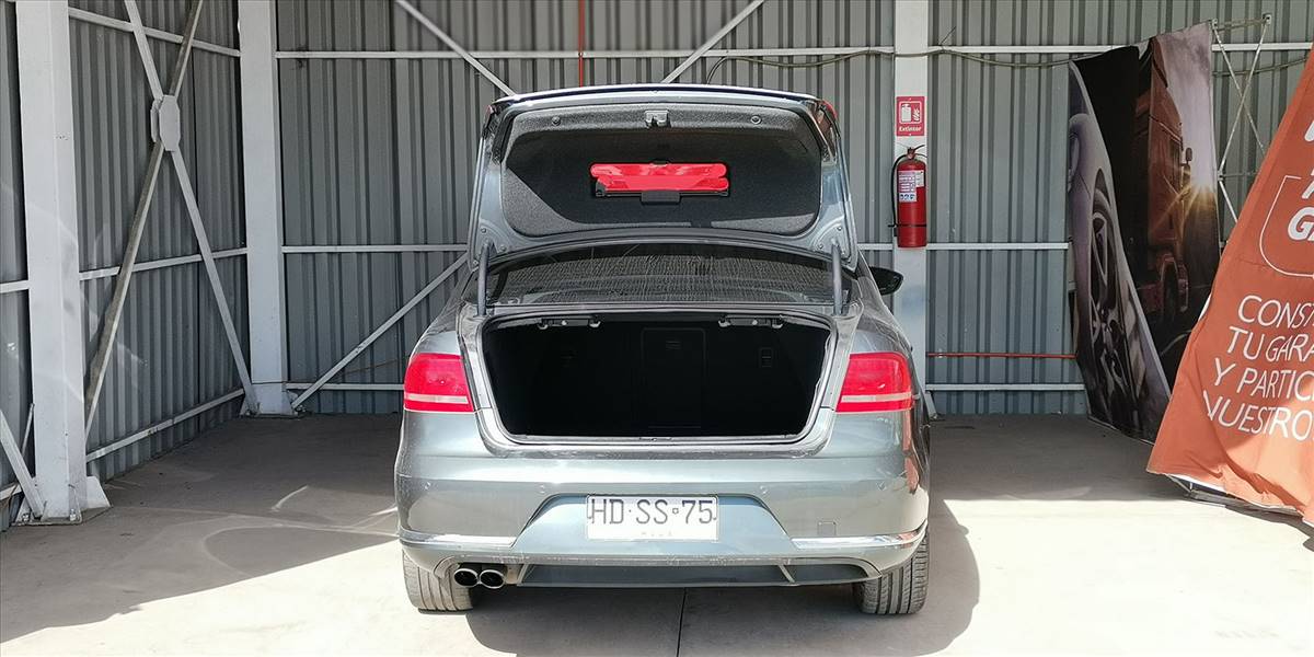 VOLKSWAGEN PASSAT LUXURY 2.0 AUT - Imagen 13