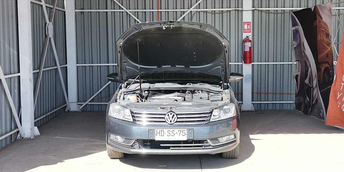 VOLKSWAGEN PASSAT LUXURY 2.0 AUT - Imagen 15
