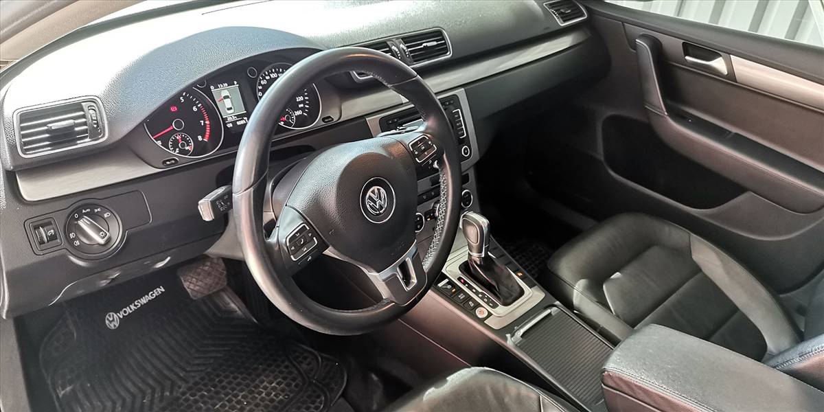 VOLKSWAGEN PASSAT LUXURY 2.0 AUT - Imagen 21