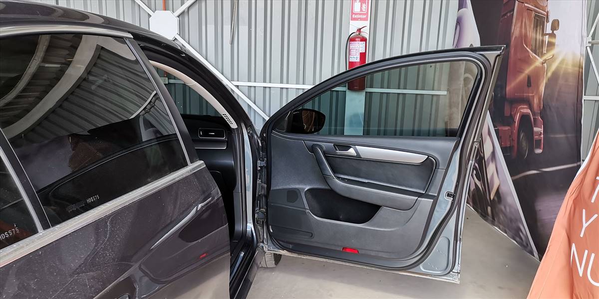 VOLKSWAGEN PASSAT LUXURY 2.0 AUT - Imagen 29
