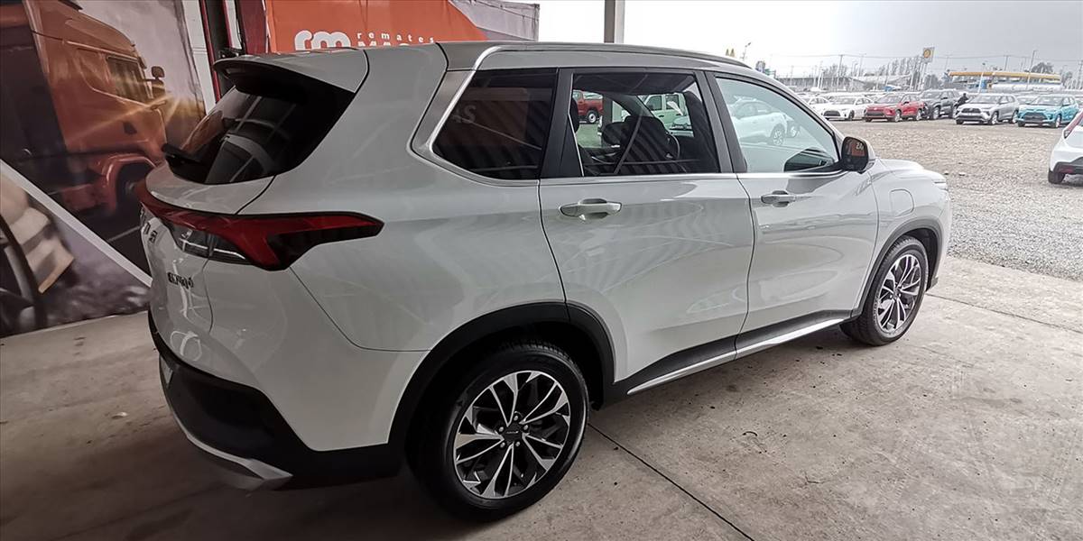 MAXUS EUNIQ 6 4X2 AUT - Imagen 11