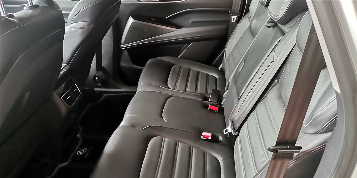 MAXUS EUNIQ 6 4X2 AUT - Imagen 26