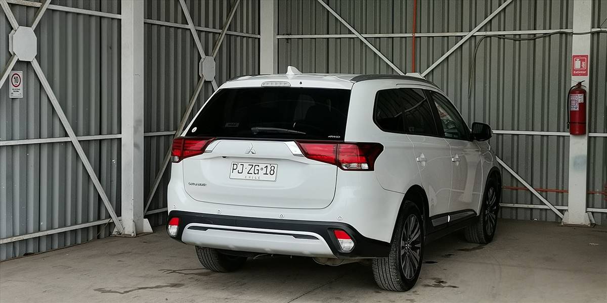 MITSUBISHI OUTLANDER GLX 4X4 2.4 AUT - Imagen 3