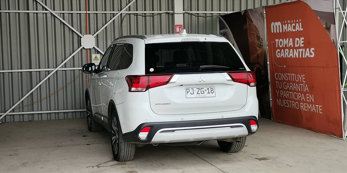 MITSUBISHI OUTLANDER GLX 4X4 2.4 AUT - Imagen 5