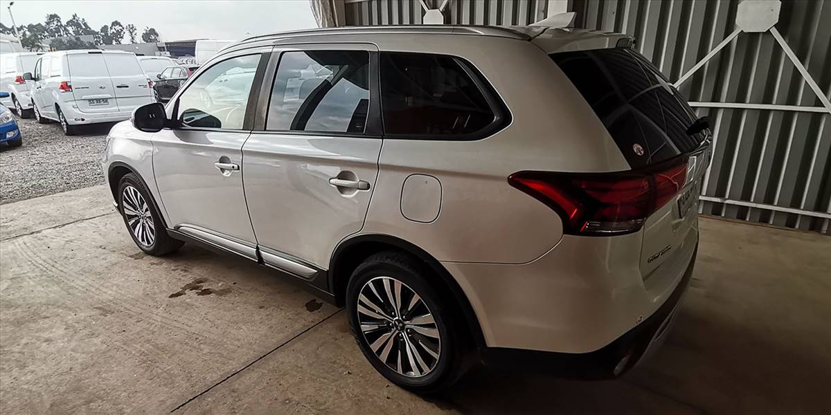 MITSUBISHI OUTLANDER GLX 4X4 2.4 AUT - Imagen 10