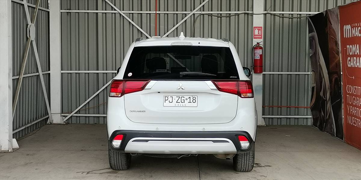 MITSUBISHI OUTLANDER GLX 4X4 2.4 AUT - Imagen 12