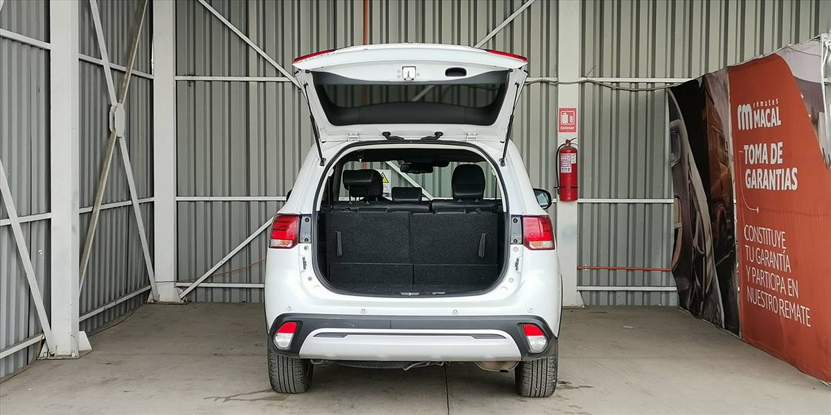 MITSUBISHI OUTLANDER GLX 4X4 2.4 AUT - Imagen 13