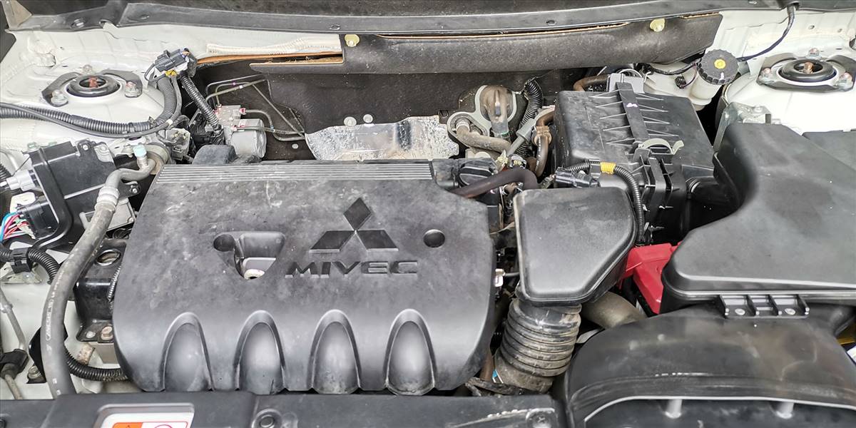 MITSUBISHI OUTLANDER GLX 4X4 2.4 AUT - Imagen 16